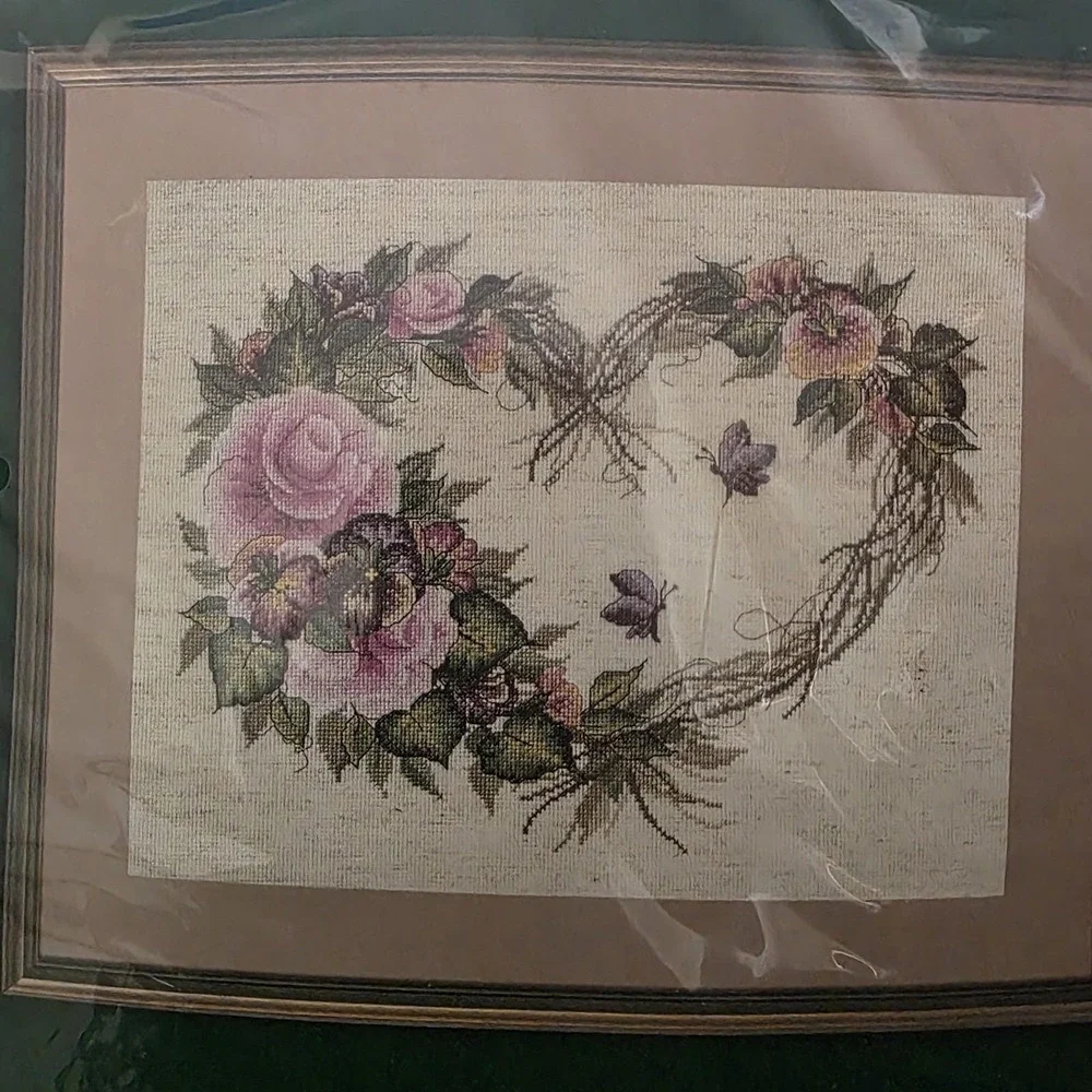 VTG Bucilla Grapevine  Wreath Floral Heart  Counted Cross Stitch Kit 43092 14x11